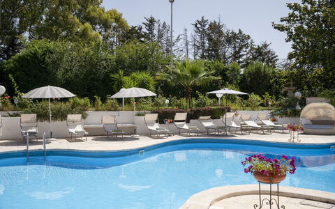 Villa Sole Martina Franca: Piscine, Mobilier De Jardin, Meubles, Parapluie, Recours, Balancelle, Chaise, Eco Hôtel, Loisir, Ombre