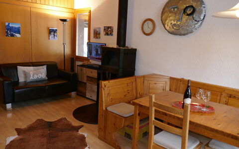 Chalet Grindelwaldgletscher: Propriété, Cadre, Table, Meubles, Éclairage, Design Intérieur, Bois, Sol, Salon, Mur
