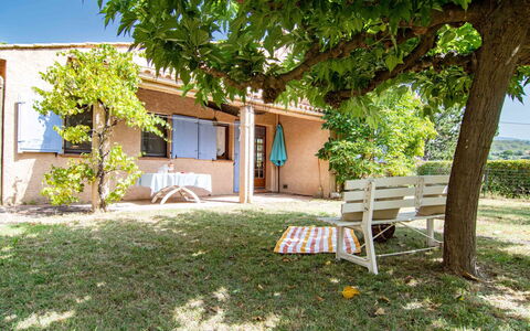 L'Agapanthe: Ciel, Montagne, Jour, Bâtiment, Plante, Paysage Naturel, Maison, Végétation, Montagnes, Arbre