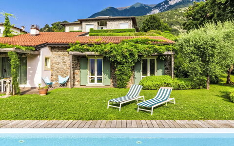 Villa Ulivo: Arbuste, Jardin, Domicile, Couverture De Sol, Biens, Chalet, Recours, Pelouse, Aménagement Paysager, Chaîne De Montagnes