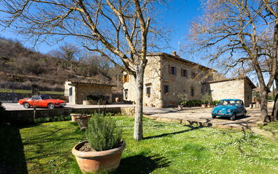 Greve in Chianti 615: Ciel, Plante, Bâtiment, Jour, L'Eau, Bleu Azur, Arbre, Arecales, Plan D'Eau, Nuage