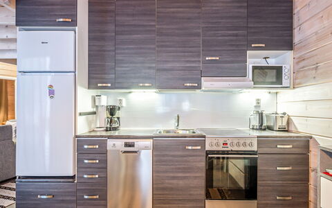 Villa Rukan Kesäniemi: Cuisine, Appareil De Cuisine, Bois, Principaux Appliance, Sol, Cabinetry, Comptoir, Électroménager, Design Intérieur, Meubles
