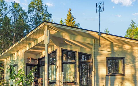 Villa Rukan Kesäniemi: Bois, Chalet, Domicile, Cabane En Rondins, Batiments Jardin, Siding, Biens, Ombre, Des Bois, Porche