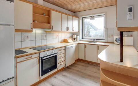 Solmaz - 3.5Km from the Sea: Sol, Cuisine, Design Intérieur, Bois, Comptoir, Sol, Plafond, Parquet, Cabinetry, Meubles