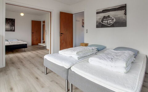 Solmaz - 3.5Km from the Sea: Mur, Lit, Chambre, Sol, Meubles, Sol, Bois, Design Intérieur, Drap De Lit, Literie