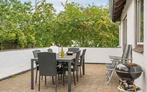 Solmaz - 3.5Km from the Sea: Meubles, Mobilier De Jardin, Table, Chaise, Bois, Table Cuisine Et Salle A Manger, Tableau De Plein Air, Jardin, Ombre