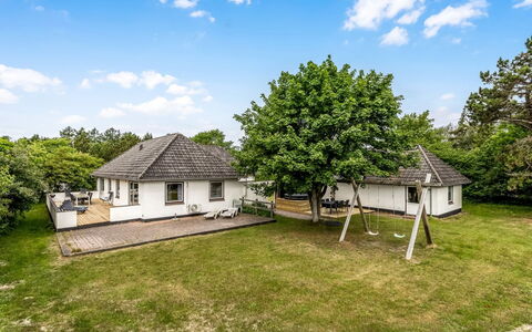 Solmaz - 3.5Km from the Sea: Herbe, Toit, Domicile, Zone Rurale, Chalet, Pelouse, Ferme, Cour, Aménagement Paysager, Arrière-Cour