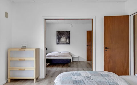 Solmaz - 3.5Km from the Sea: Lit, Sol, Design Intérieur, Chambre, Sol, Mur, Meubles, Bois, Drap De Lit, Literie