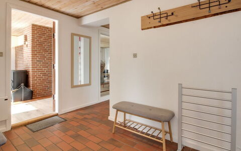 Solmaz - 3.5Km from the Sea: Sol, Luminaire Plomberie, Sol, Design Intérieur, Salle De Bains, Toilette, Plomberie, Évier, Armoire De Toilette, Robinet