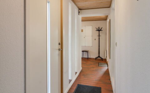 Solmaz - 3.5Km from the Sea: Sol, Luminaire Plomberie, Sol, Design Intérieur, Salle De Bains, Toilette, Plomberie, Évier, Armoire De Toilette, Robinet