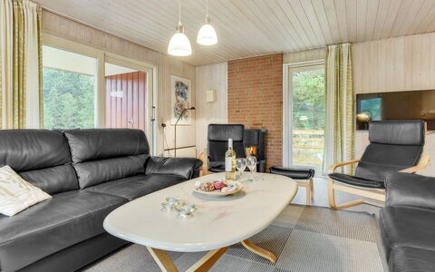 Harthwik - 1Km from the Sea: Meubles, Design Intérieur, Canapé, Sol, Bois, Salon, Plafond, Sol, Pièce, Éclairage