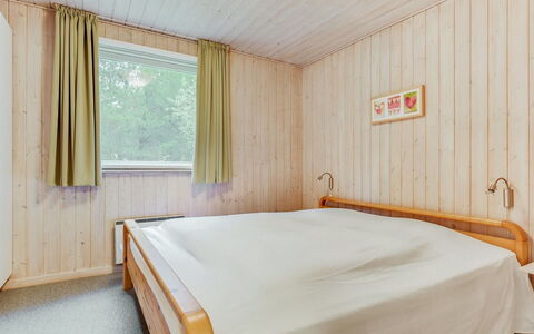Harthwik - 1Km from the Sea: Bois, Sol, Chambre, Lit, Sol, Design Intérieur, Plafond, Drap De Lit, Pièce, Literie
