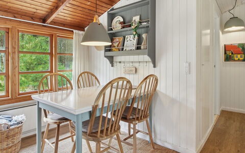Tirsa - 3.9Km from the Sea: Meubles, Design Intérieur, Sol, Bois, Plafond, Luminaire, Sol, Salle À Manger, Table Cuisine Et Salle A Manger, Éclairage