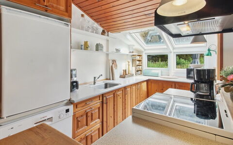 Tirsa - 3.9Km from the Sea: Cuisine, Comptoir, Design Intérieur, Appareil De Cuisine, Principaux Appliance, Bois, Plafond, Sol, Cabinetry, Éclairage