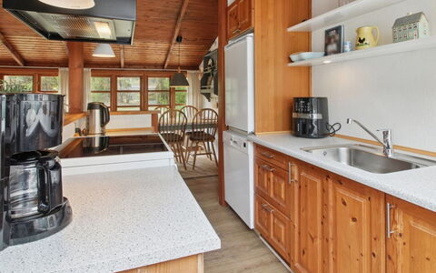 Tirsa - 3.9Km from the Sea: Cuisine, Comptoir, Meubles, Cabinetry, Design Intérieur, Appareil De Cuisine, Sol, Bois, Principaux Appliance, Plafond
