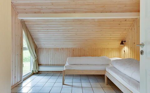 Ellanor - 1Km from the Sea: Bois, Sol, Design Intérieur, Plafond, Sol, Meubles, Grenier, Chambre, Lit, Pièce