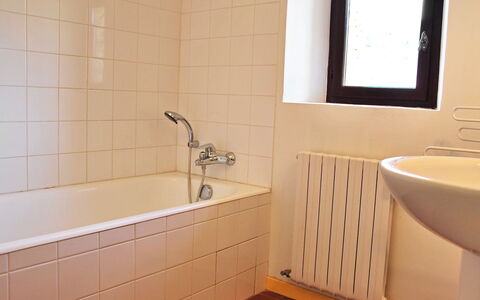 Saint Saturnin D'Apt 105: Salle De Bains, Tuile, Pièce, Propriété, Mur, Robinet, Luminaire Plomberie, Sol, Architecture, Accessoire Salle De Bain