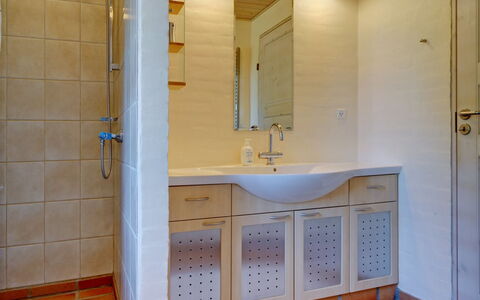 Siegried - 2.2Km from the Sea: Lavabo, Sol, Luminaire Plomberie, Design Intérieur, Mur, Sol, Évier, Salle De Bains, Bois, Armoire De Toilette