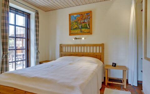 Siegried - 2.2Km from the Sea: Lit, Chambre, Meubles, Sol, Sol, Bois, Design Intérieur, Drap De Lit, Literie, Plafond