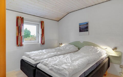 Asdis - 2.8Km from the Sea: Bois, Domicile, Chambre, Lit, Chalet, Cadre De Lit, Plafond, Literie, Drap De Lit, Gelé