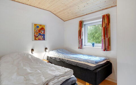 Asdis - 2.8Km from the Sea: Bois, Domicile, Maison, Chambre, Lit, Chalet, Plafond, Cadre De Lit, Tache De Bois, Literie
