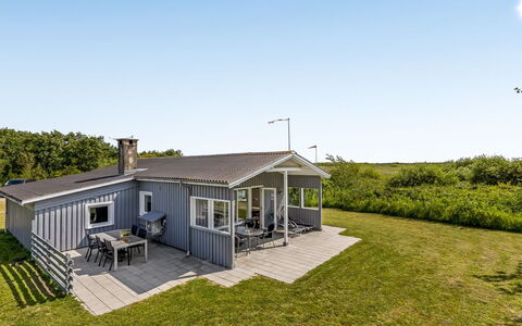 Evalotte - 600M from the Sea: Appartement, Ombre, Balcon, Chaise, Clôture, Mobilier De Jardin, Aluminium, Gazon Artificiel