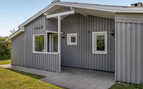Evalotte - 600M from the Sea: Appartement, Ombre, Balcon, Chaise, Clôture, Mobilier De Jardin, Aluminium, Gazon Artificiel