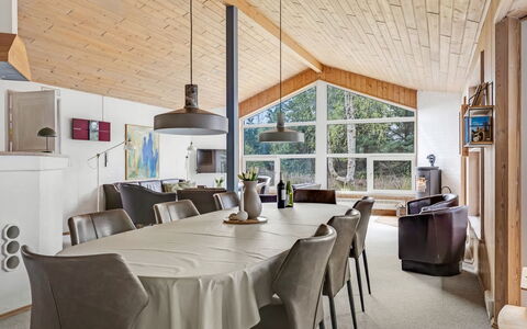 Mojag - 1Km from the Sea: Meubles, Mobilier De Jardin, Vaisselle, Table, Drinkware, Chaise, Tableau De Plein Air, Aliments, Bouteille