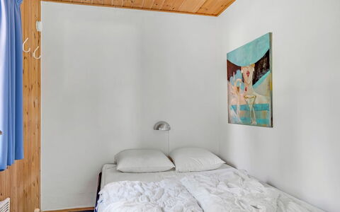 Mojag - 1Km from the Sea: Meubles, Mobilier De Jardin, Vaisselle, Table, Drinkware, Chaise, Tableau De Plein Air, Aliments, Bouteille