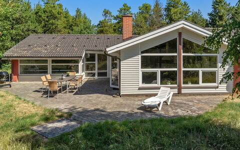 Mojag - 1Km from the Sea: Maison, Domicile, Chalet, Toit, Siding, Biens, Allée, Ferme, Batiments Jardin, Cour