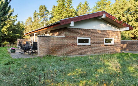 Reinbald - 1Km from the Sea: Herbe, Bâtiment, Maison, Arbuste, Domicile, Toit, Zone Résidentielle, Chalet, Lot Terre