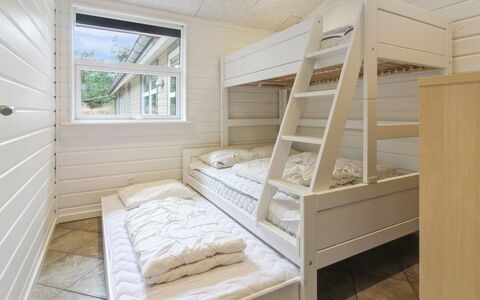 Nael - 1.6Km from the Sea: Bois, Sol, Design Intérieur, Sol, Plafond, Dur, Tache De Bois, Chambre, Planche, Lit
