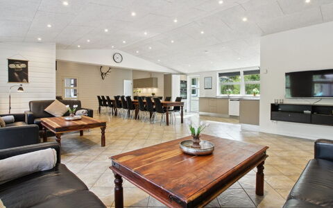 Nael - 1.6Km from the Sea: Meubles, Design Intérieur, Sol, Plafond, Sol, Bois, Canapé, Pièce, Salon, Éclairage