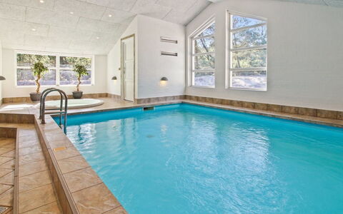 Nael - 1.6Km from the Sea: Plafond, Design Intérieur, Sol, Sol, Piscine, Recours, Dur, Conception, Hôtel, Tache De Bois
