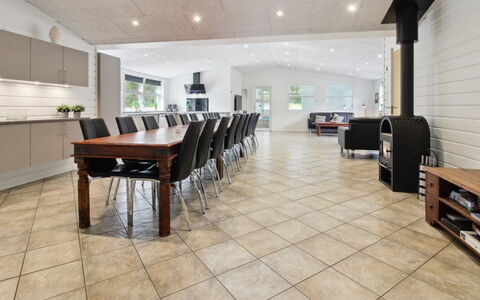 Nael - 1.6Km from the Sea: Sol, Plafond, Design Intérieur, Sol, Canapé, Salon, Dur, Luminaire, Parquet