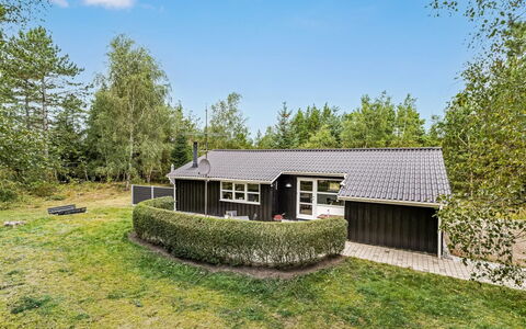 Troen - 3.8Km from the Sea: Maison, Toit, Chalet, Domicile, Biens, Jardin, Ferme, Siding, Pelouse, Cour