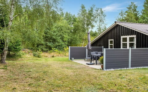 Troen - 3.8Km from the Sea: Bois, Siding, Domicile, Chalet, Jardin, Couverture De Sol, Batiments Jardin, Arrière-Cour, Cour, Pelouse