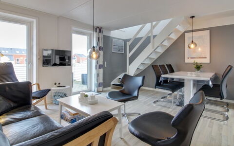 Raine - 2.3Km from the Sea: Appartement, Ombre, Balcon, Chaise, Clôture, Mobilier De Jardin, Aluminium, Gazon Artificiel