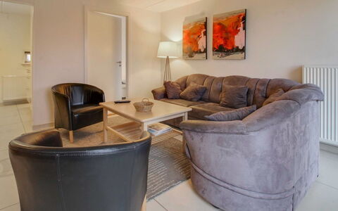 Daya - 2.3Km from the Sea: Meubles, Design Intérieur, Sol, Canapé, Sol, Bois, Salon, Pièce, Domicile, Éclairage