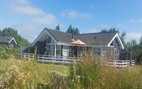 Chrisse - 550M from the Sea: Maison, Toit, Domicile, Chalet, Porche, Biens, Ferme, Siding, Cour