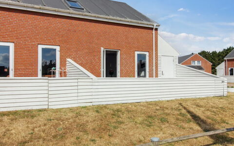 Asved - 2.3Km from the Sea: Bâtiment, Maison, Fenêtre, Domicile, Toit, Zone Résidentielle, Arbuste, Chalet, Lot Terre
