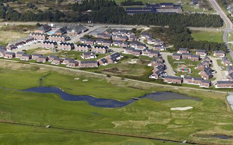 Helvig - 2.3Km from the Sea: Maison, Chalet, Toit, Batiments Jardin, Ombre, Cabanon, Arrière-Cour, Mobilier De Jardin, Cour, Pelouse