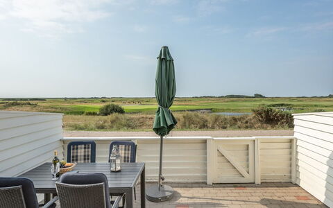 Helvig - 2.3Km from the Sea: Ciel, Meubles, Mobilier De Jardin, Toit, Lot Terre, Tableau De Plein Air, Chaise, Ombre, Chalet, Biens