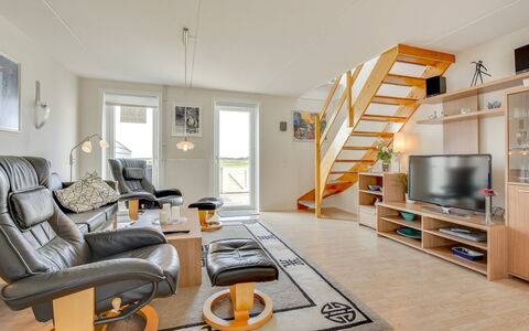 Helvig - 2.3Km from the Sea: Meubles, Design Intérieur, Sol, Bois, Sol, Plafond, Salon, Pièce, Canapé, Appartement