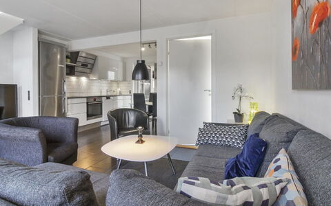 Alvild - 2.3Km from the Sea: Meubles, Design Intérieur, Canapé, Sol, Sol, Salon, Pièce, Plafond, Appartement, Éclairage