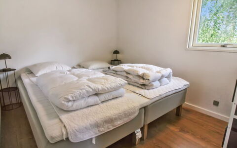 Kabbi - 2.6Km from the Sea: Lit, Chambre, Literie, Drap De Lit, Meubles, Sol, Design Intérieur, Cadre De Lit, Sol, Linge