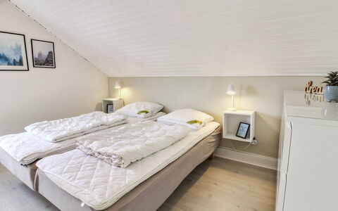 Iffuer - 2.3Km from the Sea: Chambre, Lit, Design Intérieur, Drap De Lit, Sol, Textile, Literie, Sol, Linge, Plafond