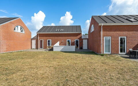 Iffuer - 2.3Km from the Sea: Meubles, Design Intérieur, Chaise, Sol, Table, Recours, Sol, Plafond, Pièce, Eco Hôtel