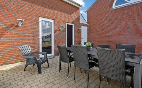 Iffuer - 2.3Km from the Sea: Meubles, Design Intérieur, Chaise, Sol, Table, Recours, Sol, Plafond, Pièce, Eco Hôtel
