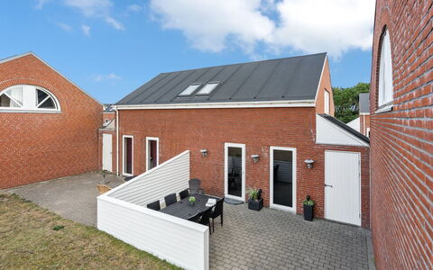 Iffuer - 2.3Km from the Sea: Meubles, Design Intérieur, Chaise, Sol, Table, Recours, Sol, Plafond, Pièce, Eco Hôtel